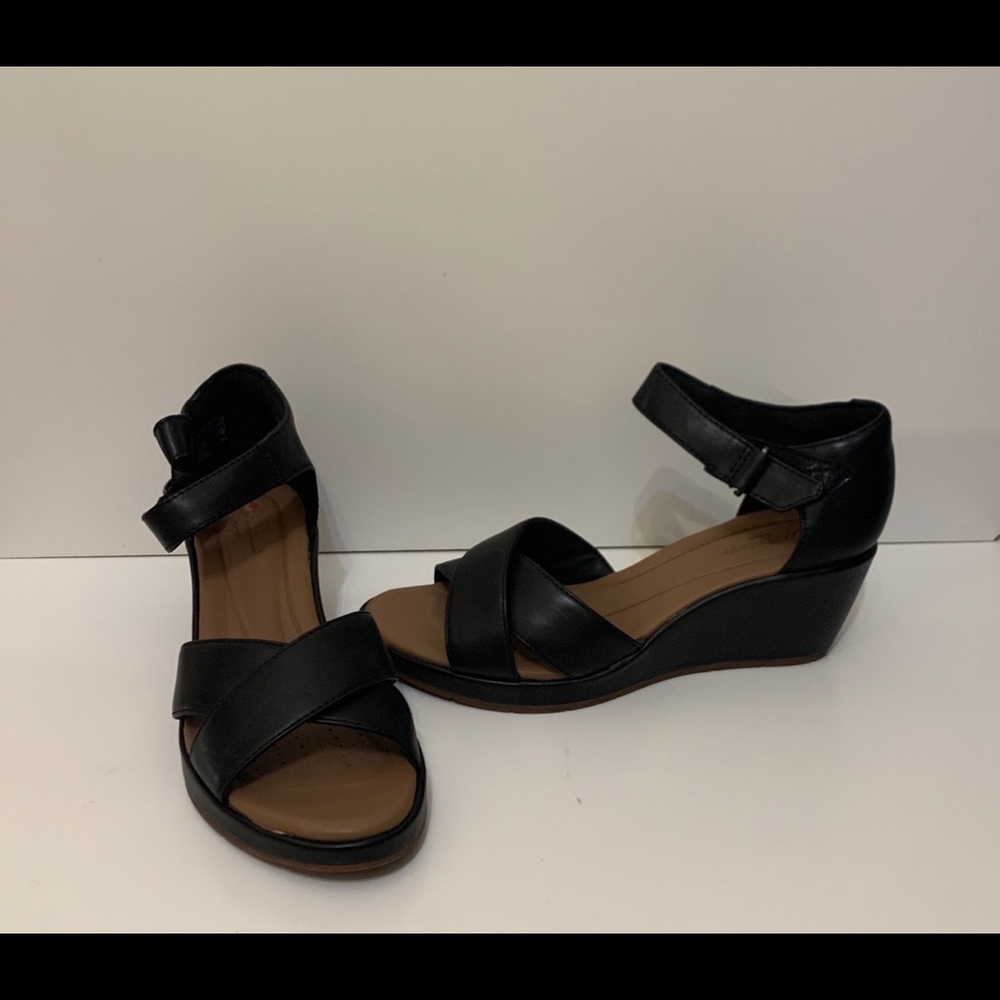 Clarks Women’s wedges in black
